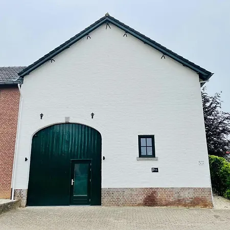Дом отдыха Attractive Farmhouse In South Limburg With Terrace *