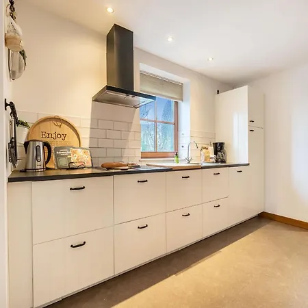 Attractive Farmhouse In South Limburg With Terrace بيت للعطل *