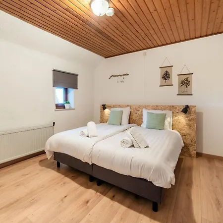 بيت للعطل Attractive Farmhouse In South Limburg With Terrace *