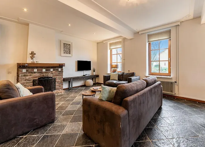 Дом отдыха Attractive Farmhouse In South Limburg With Terrace