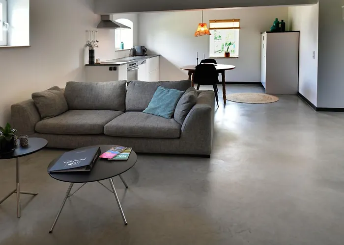 Дом отдыха Attractive Farmhouse In South Limburg With Terrace