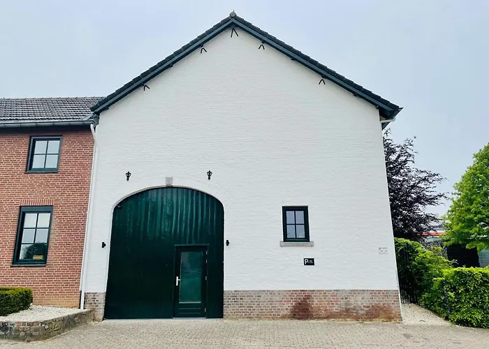 Дом отдыха Attractive Farmhouse In South Limburg With Terrace *