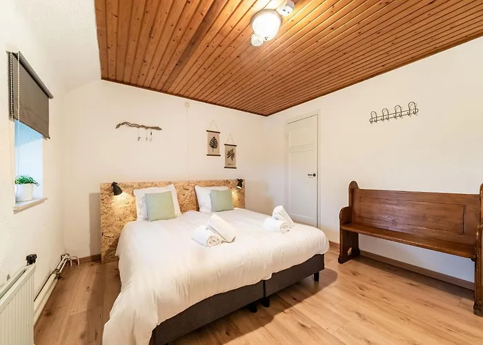 Дом отдыха Attractive Farmhouse In South Limburg With Terrace