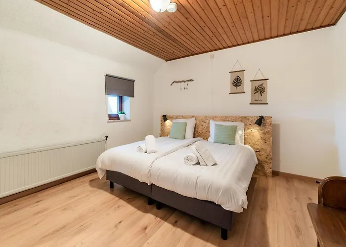 Дом отдыха Attractive Farmhouse In South Limburg With Terrace *