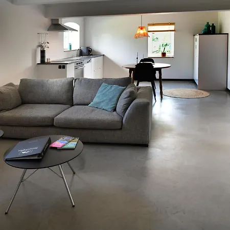 Feriehus Attractive Farmhouse In South Limburg With Terrace